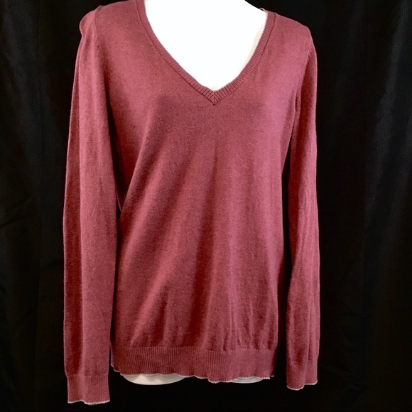 BANANA REPUBLIC FACTORY Sweaters - BANANA REPUBLIC V-NECK Sweater Berry Gray MEDIUM